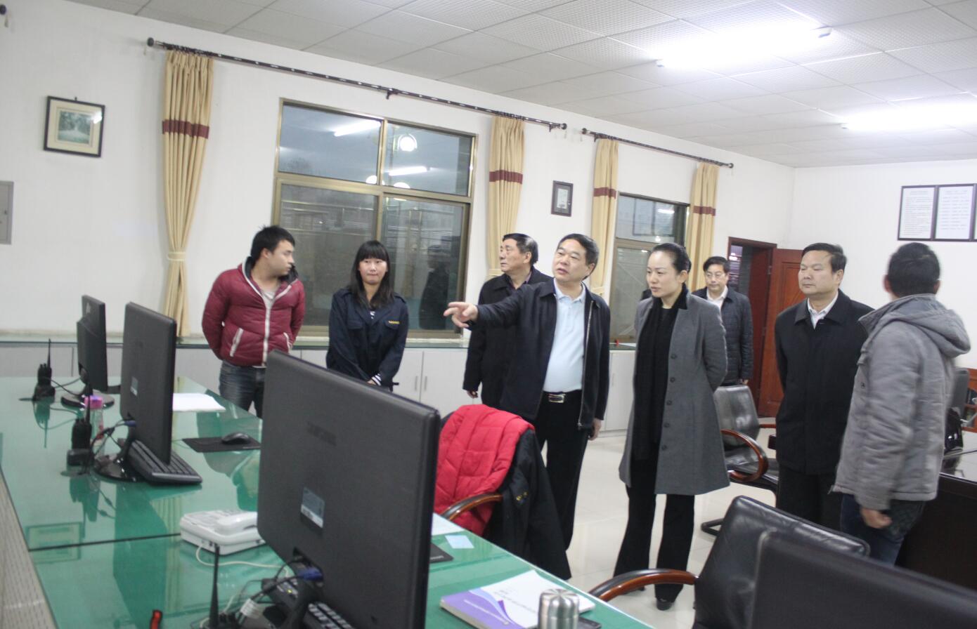 2014年1月，時任懷化市市長李暉蒞臨公司調研.JPG